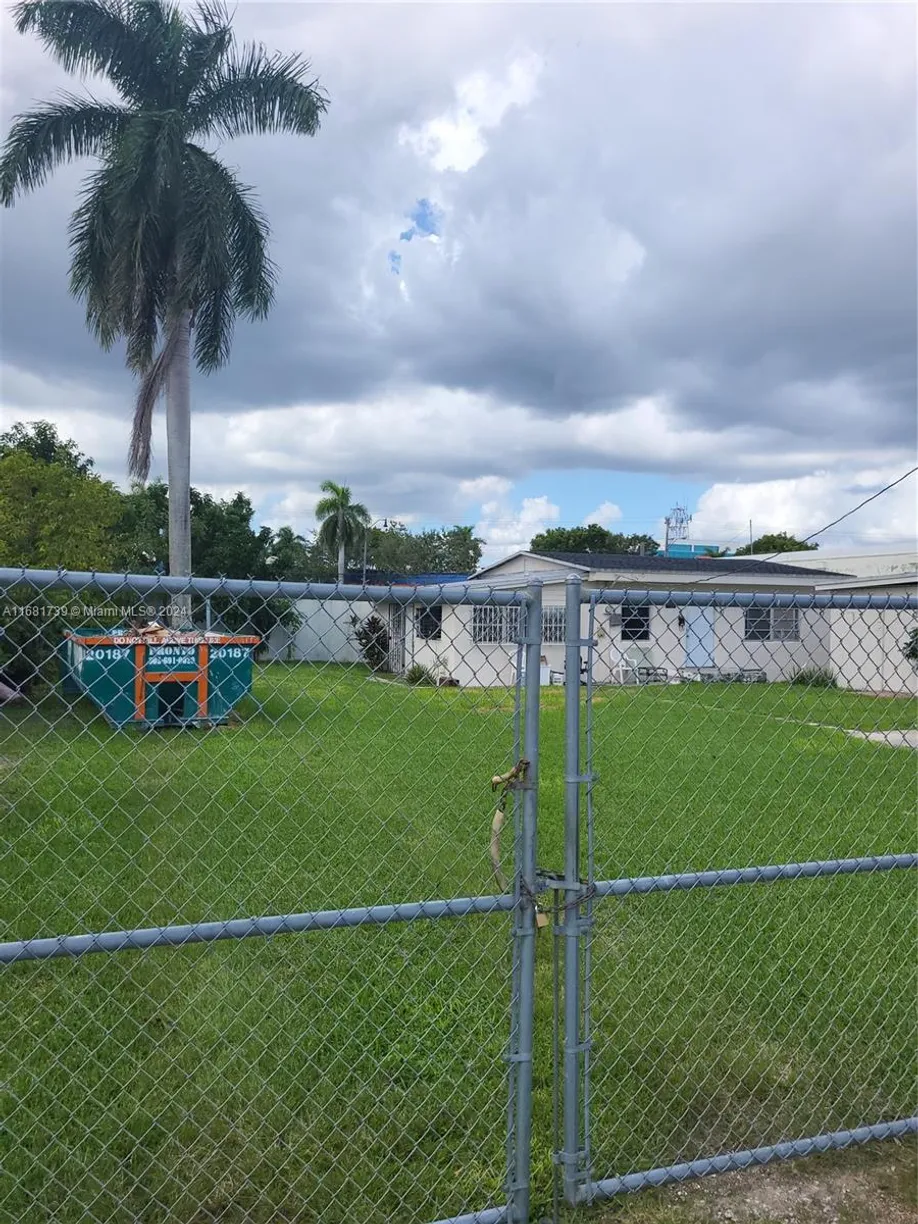 South Florida Real Estate | View  | 5 Beds, 3 Baths