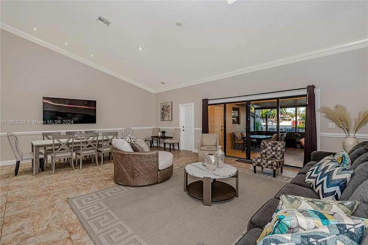 South Florida Real Estate | View 4732 SW 35th Ave | Listing