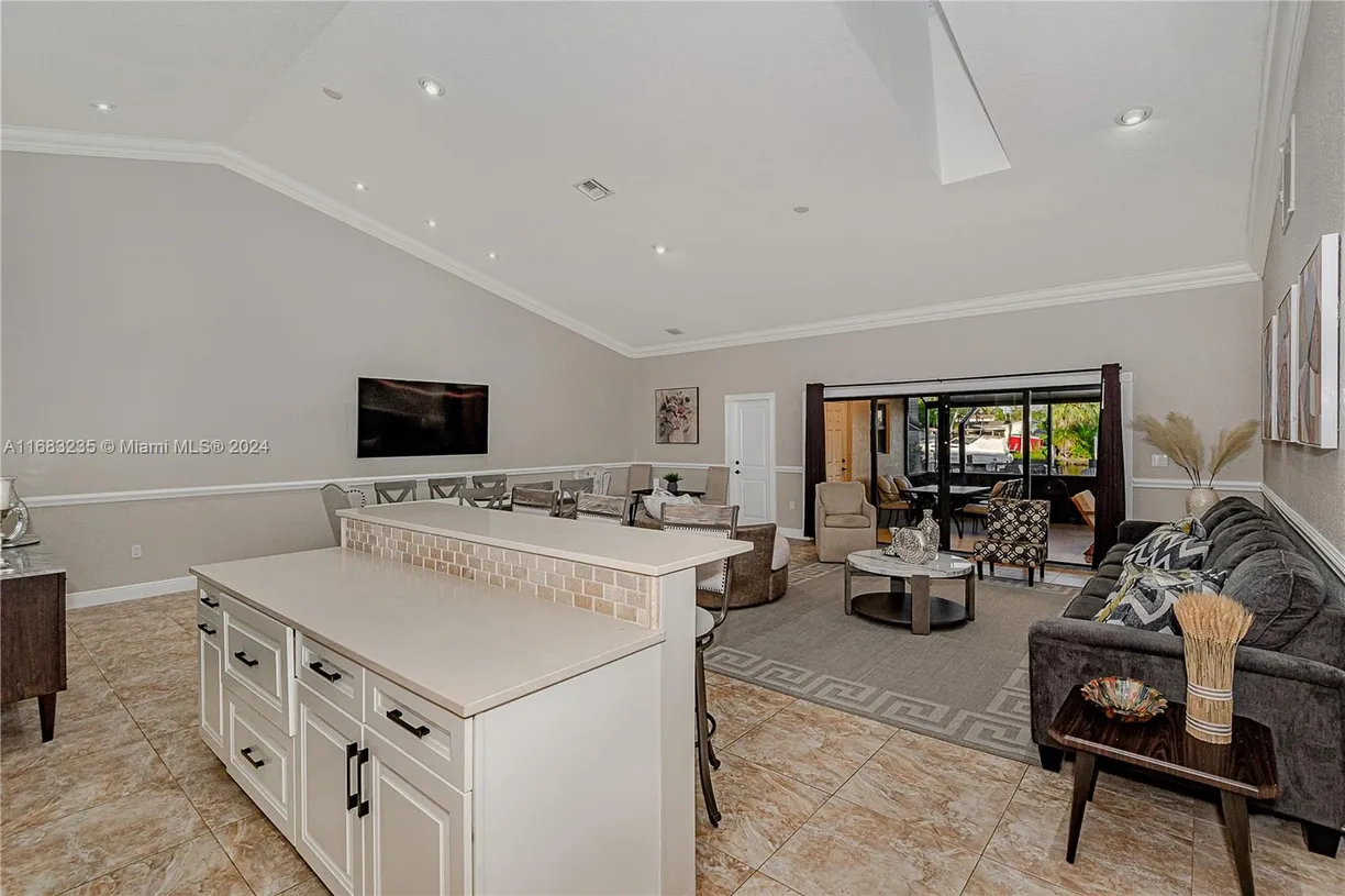 South Florida Real Estate | View 4732 SW 35th Ave | Listing