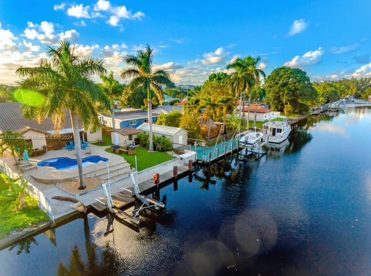 South Florida Real Estate | View 4732 SW 35th Ave | 5 Beds, 4 Baths