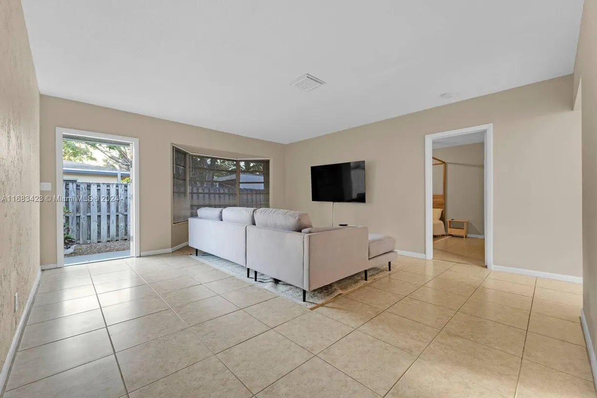 South Florida Real Estate | View 1721 NE 25th St, 1 | 2 Beds, 1 Bath