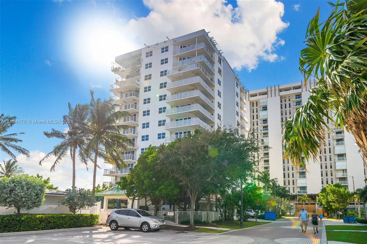 South Florida Real Estate | View 812 Briny Ave, 3D | Listing