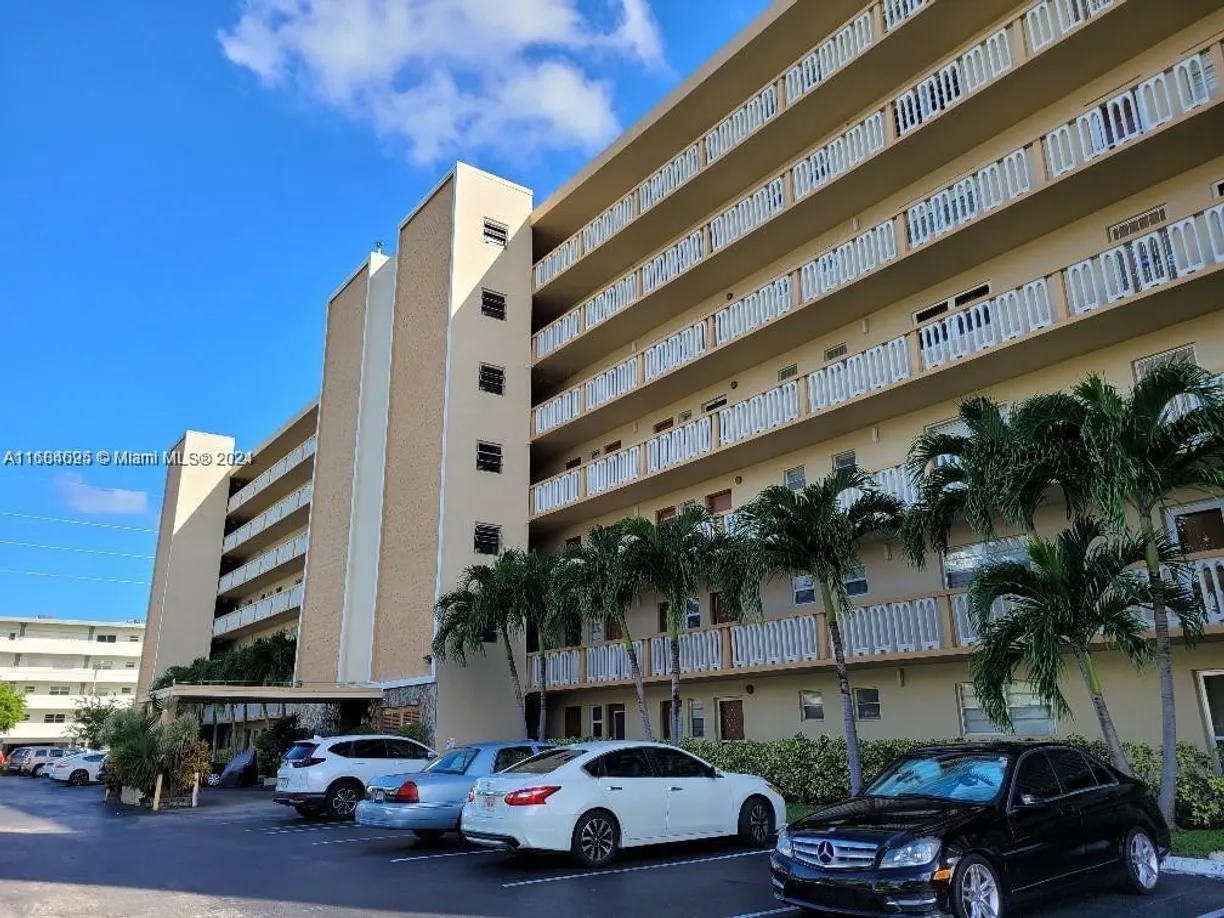 South Florida Real Estate | View 319 NE 14th Ave, 607 | 2 Beds, 2 Baths