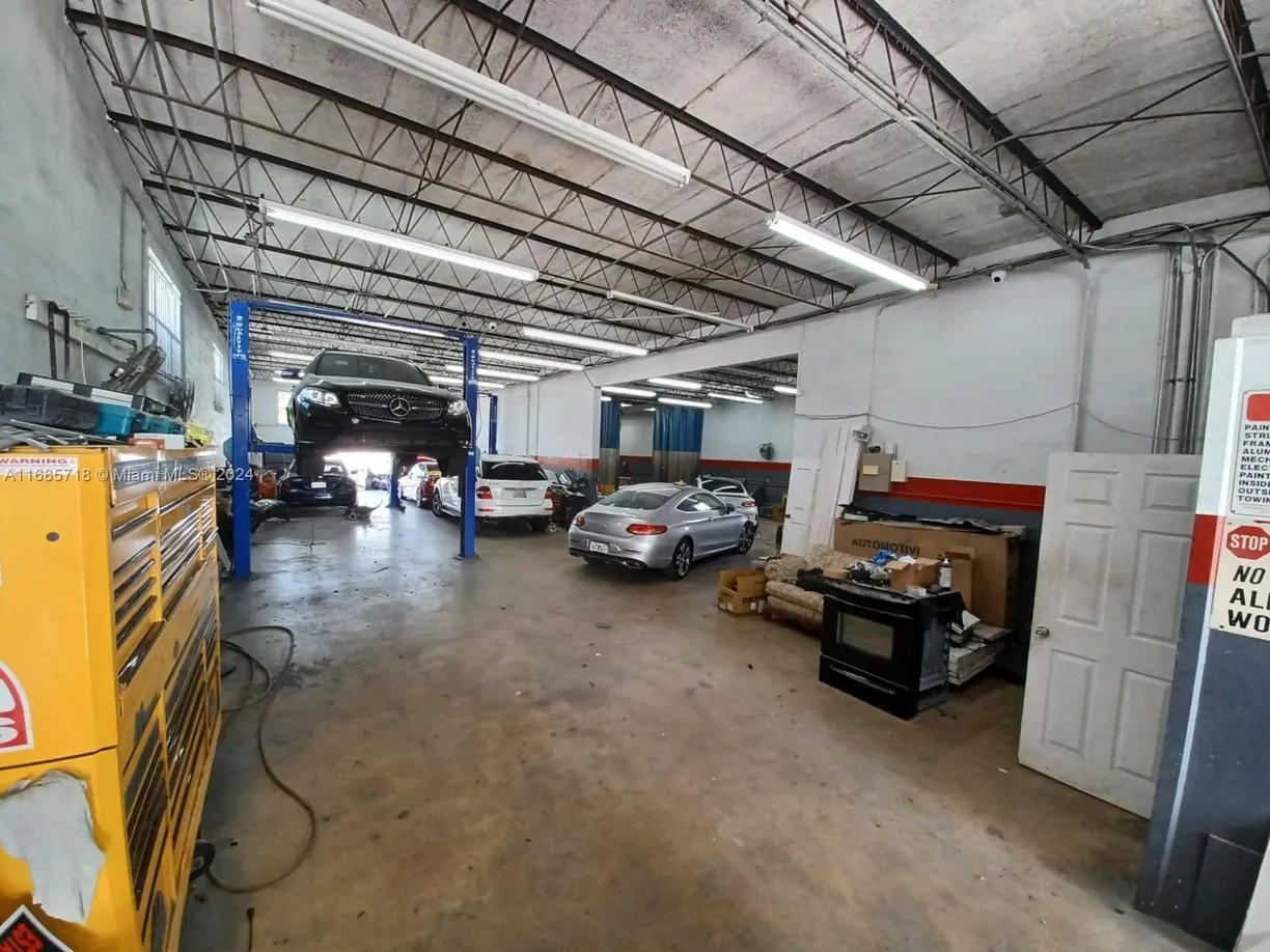 South Florida Real Estate | View 707 N Dixie Hwy | Listing