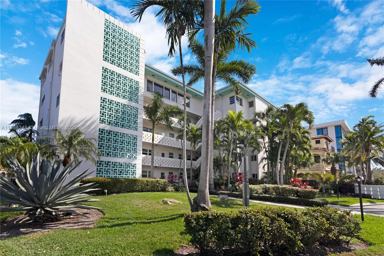 South Florida Real Estate | View 180 Isle Of Venice Dr, 432 | 1 Bed, 1 Bath