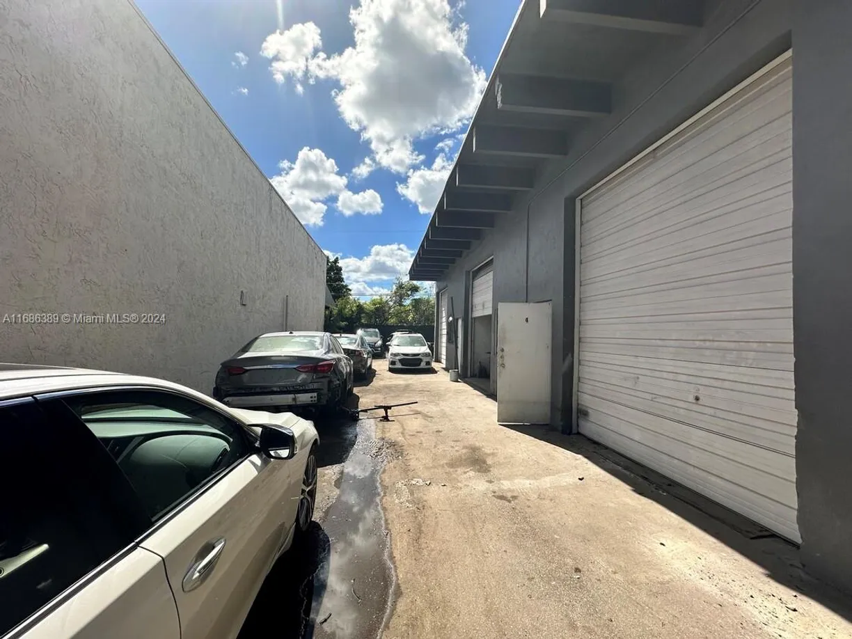 South Florida Real Estate | View 5818 SW 25th St | Listing