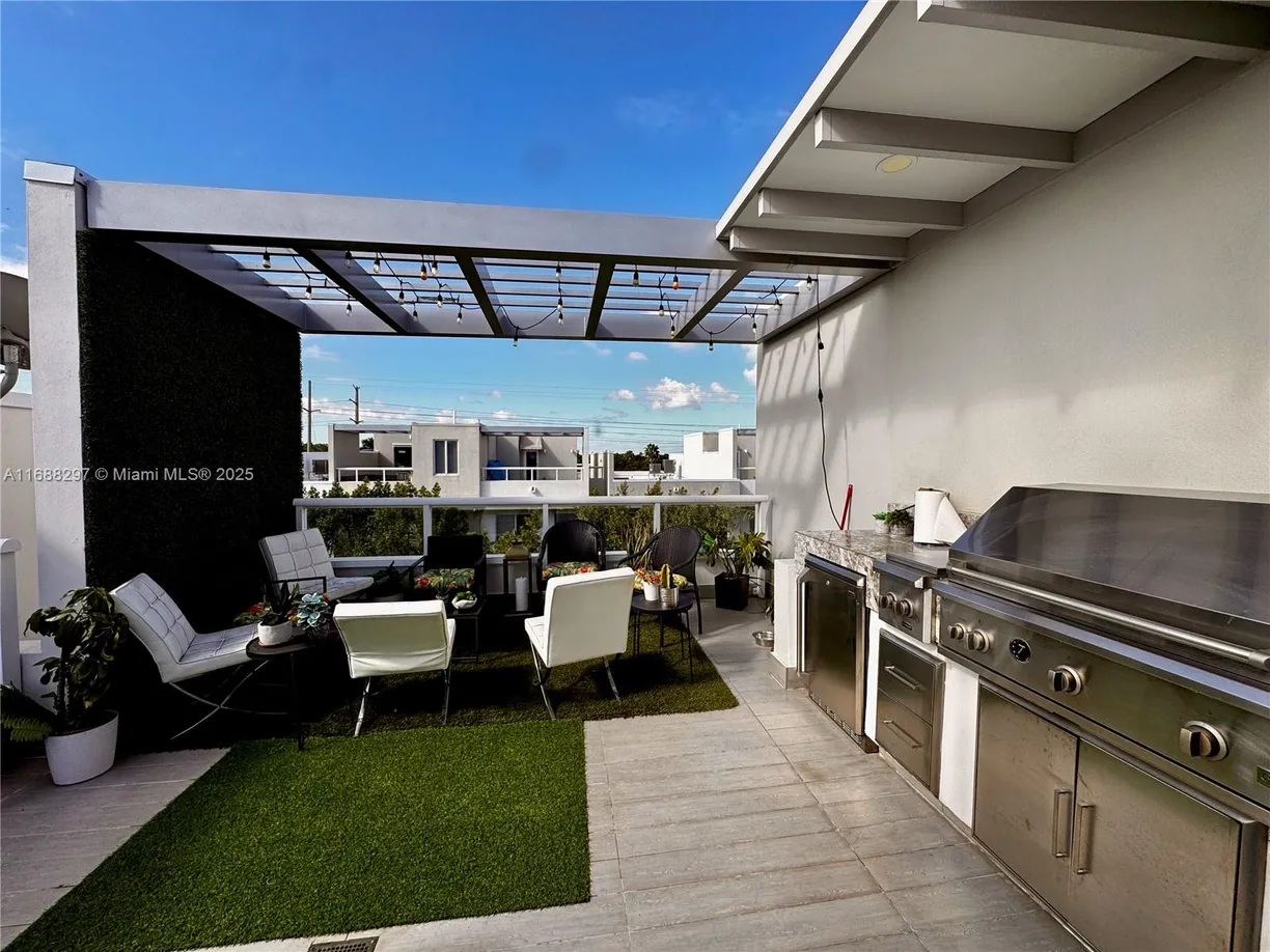 South Florida Real Estate | View 6641 NW 105th Pl | Listing