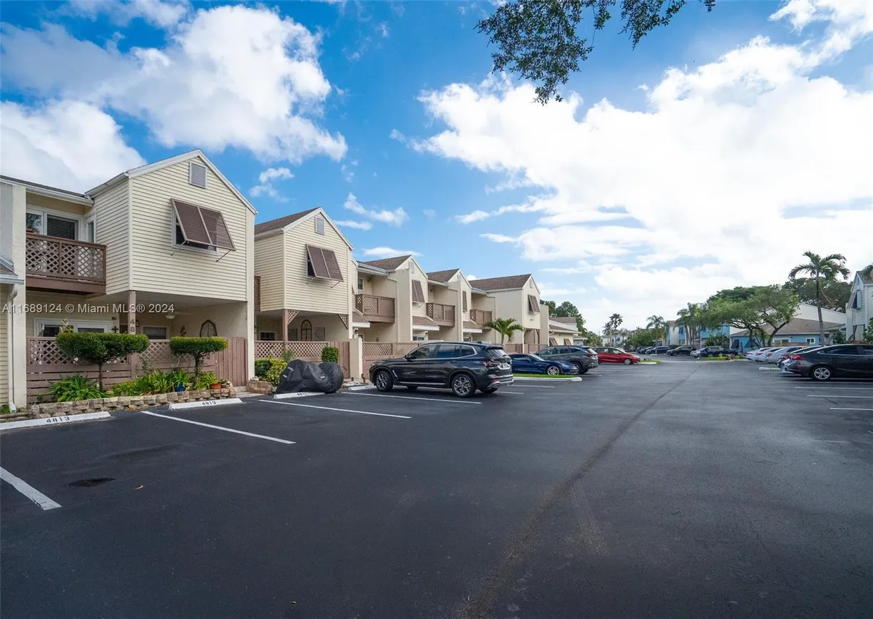 South Florida Real Estate | View 4809 S Hemingway Cir, 81 | Listing
