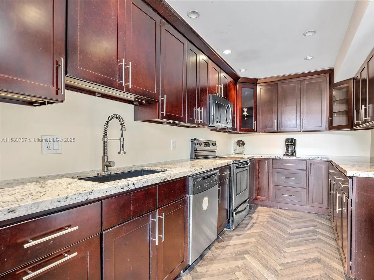 South Florida Real Estate | View 741 E Coco Plum Cir, 5 | Listing