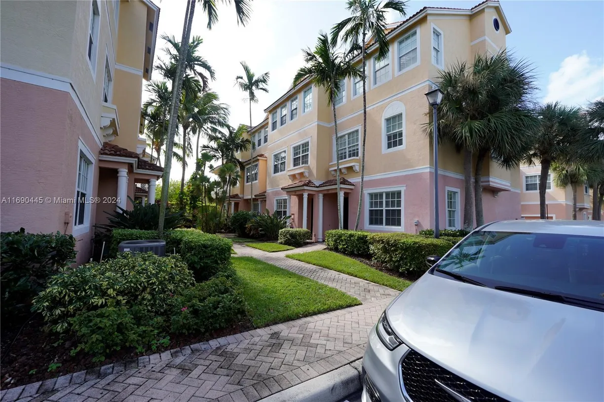 South Florida Real Estate | View 123 Harbors Way | Listing