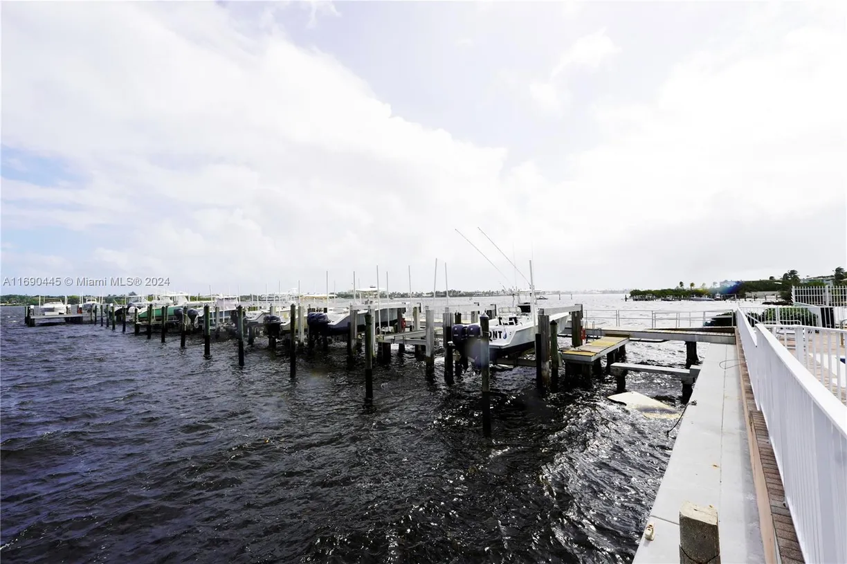 South Florida Real Estate | View 123 Harbors Way | Listing