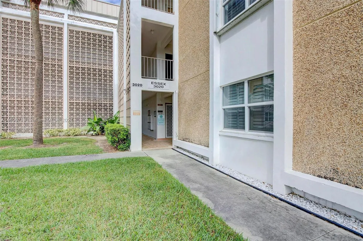 South Florida Real Estate | View 3020 NE 16th Ave, 306 | Listing