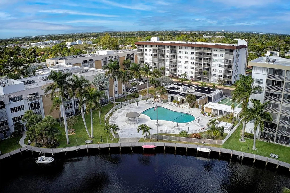 South Florida Real Estate | View 3020 NE 16th Ave, 306 | 2 Beds, 1 Bath