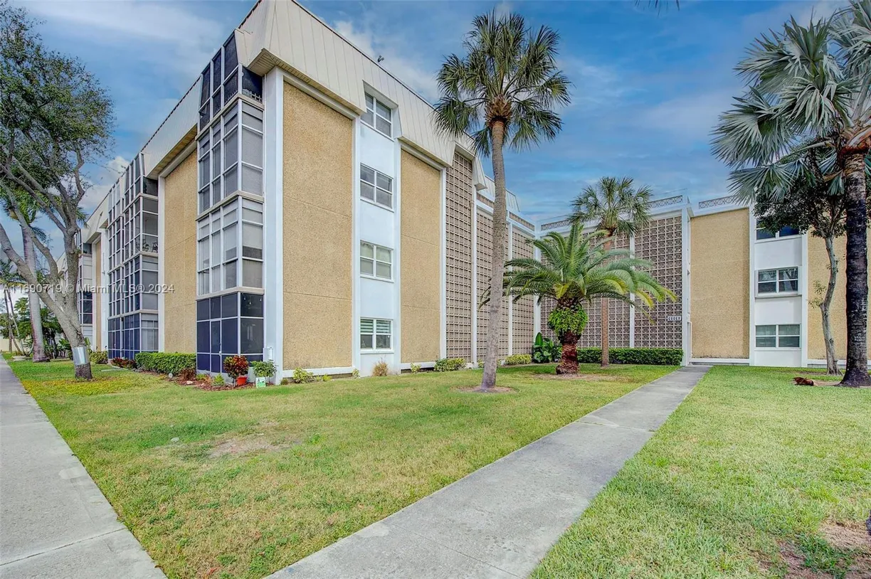 South Florida Real Estate | View 3020 NE 16th Ave, 306 | Listing