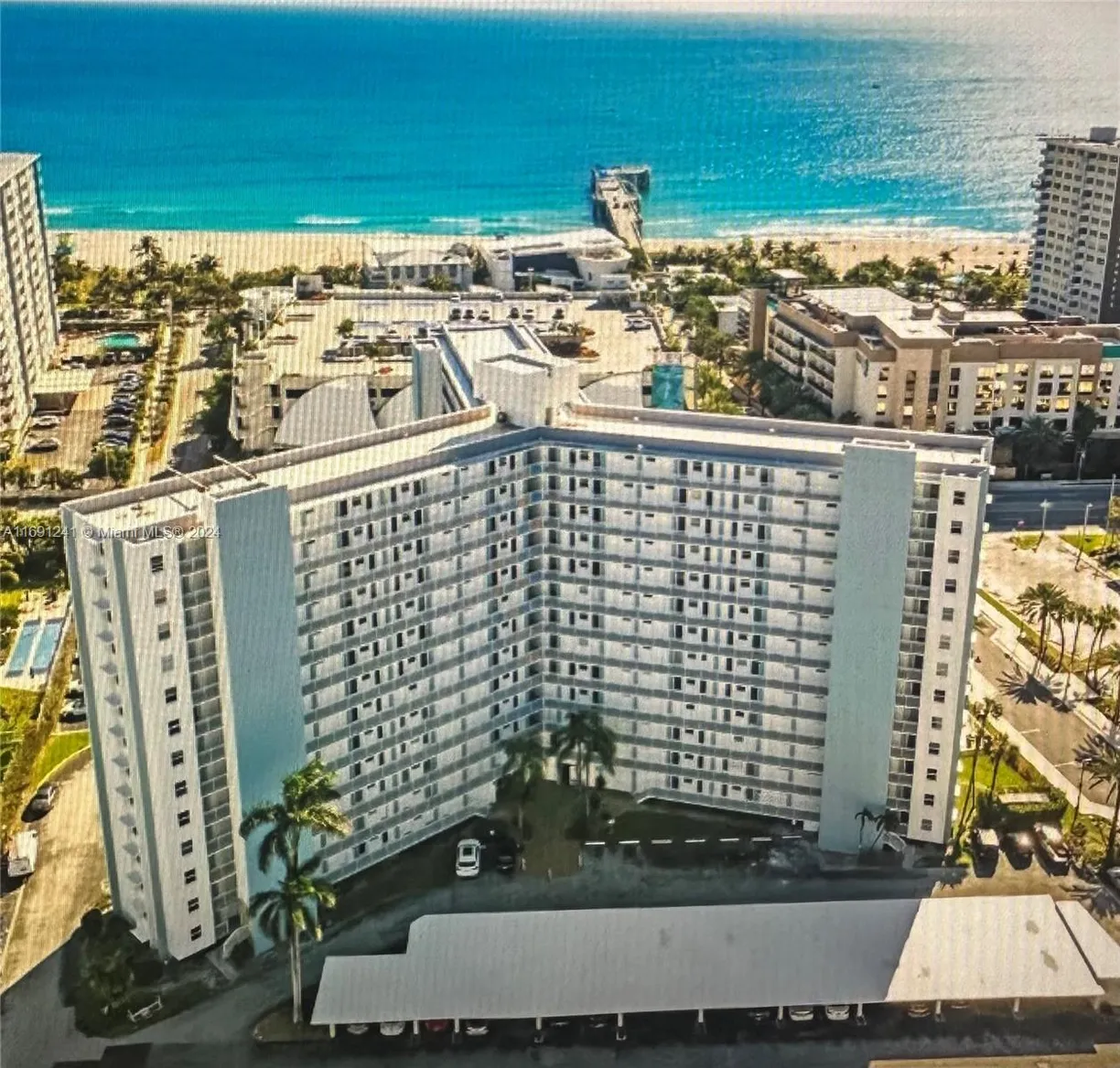 South Florida Real Estate | View 201 N Ocean Blvd, 406 | 1 Bed, 1 Bath