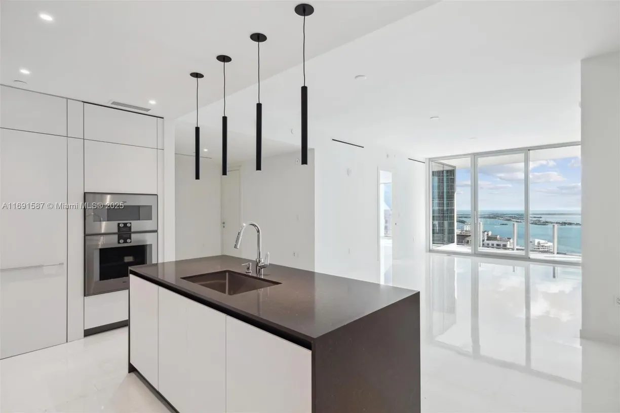 South Florida Real Estate | View 300 Biscayne Blvd Way, 3805 | Listing