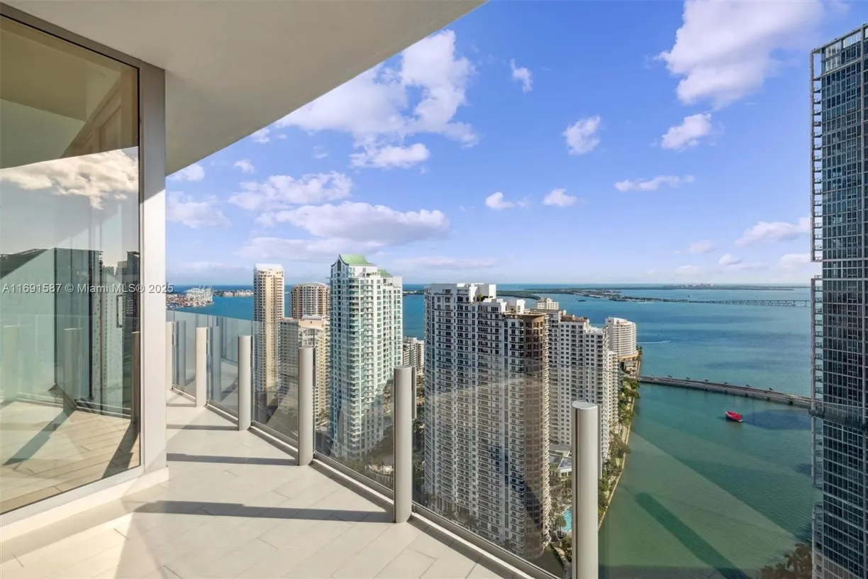 South Florida Real Estate | View 300 Biscayne Blvd Way, 3805 | 2 Beds, 3 Baths