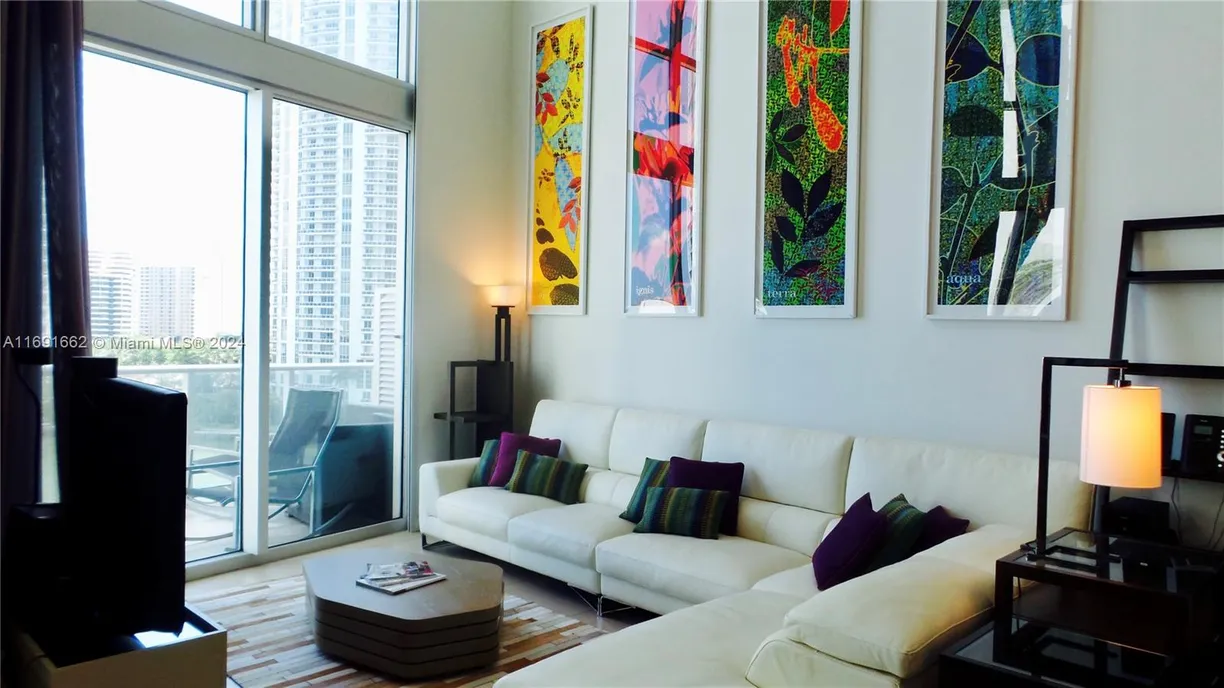 South Florida Real Estate | View 300 S Biscayne Blvd, Loft 818 | 1 Bed, 1 Bath