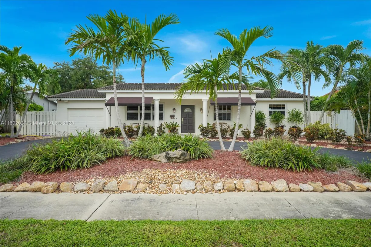 South Florida Real Estate | View 4041 N 44th Ave | Listing