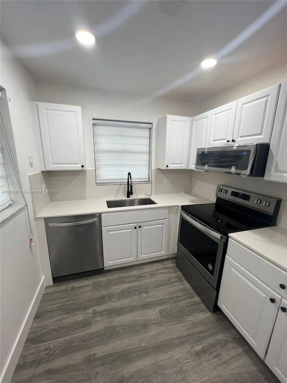 South Florida Real Estate | View 718 Whippoorwill Ln | Listing