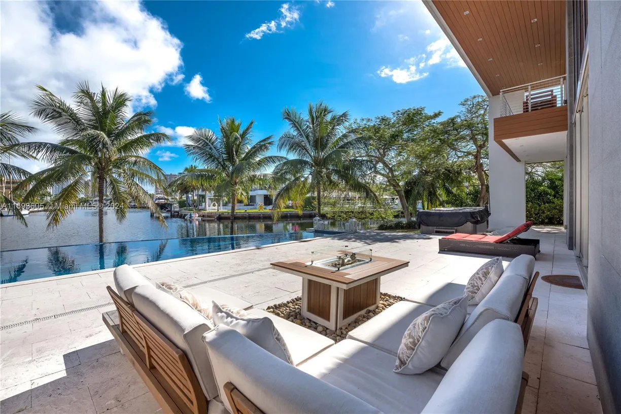 South Florida Real Estate | View 400 Tamarind Dr | Listing