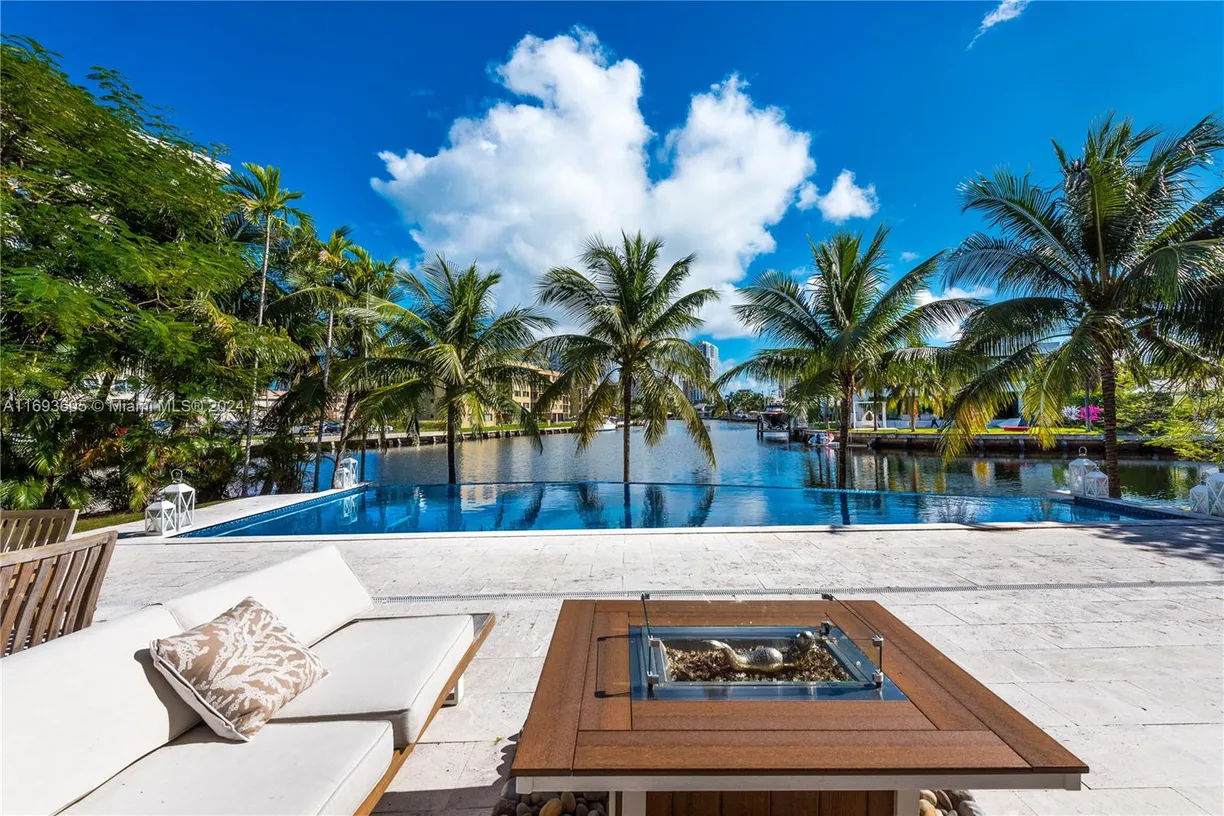 South Florida Real Estate | View 400 Tamarind Dr | Listing