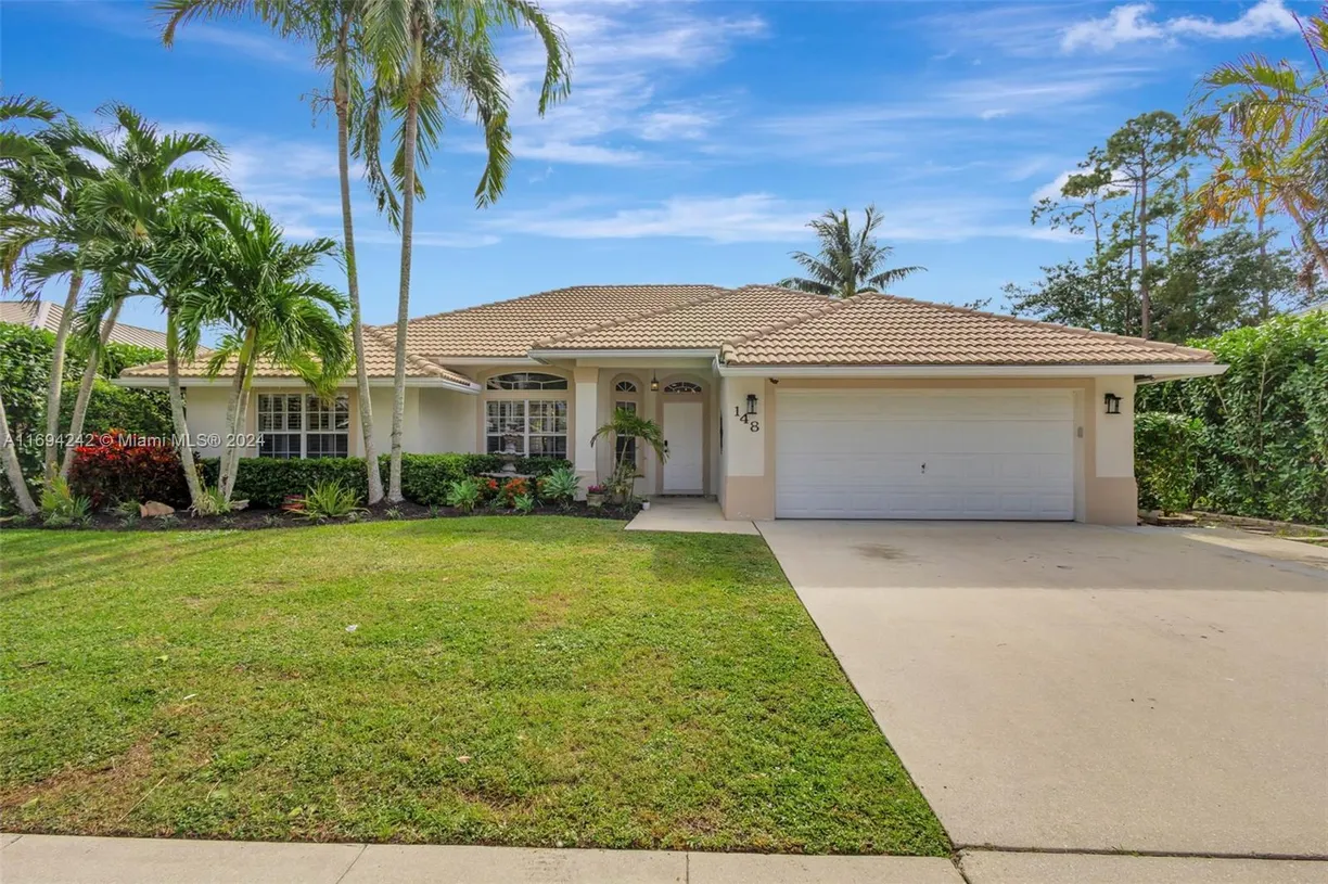 South Florida Real Estate | View 148 Fernwood Cres | 3 Beds, 2 Baths
