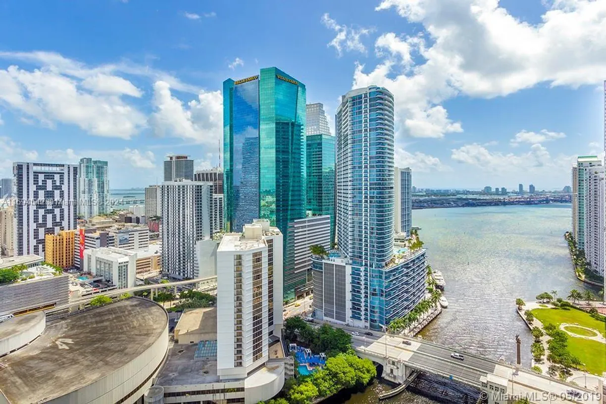 South Florida Real Estate | View 31 SE 5th St, 4218 | 3 Beds, 2 Baths