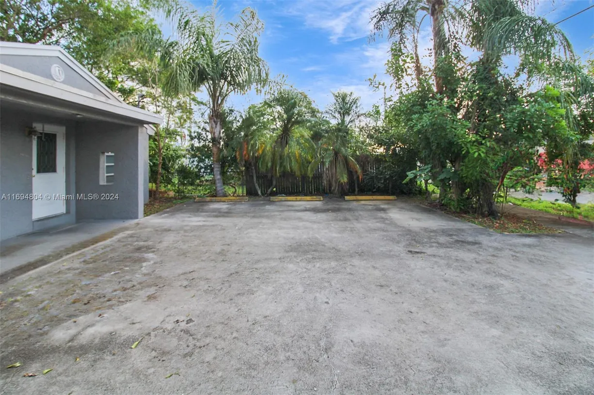 South Florida Real Estate | View 2213 Grant St | Listing