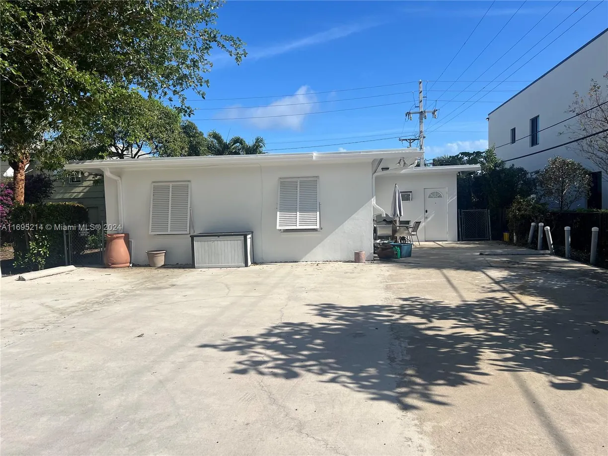 South Florida Real Estate | View 3720 Morton Ave, 2 | 1 Bed, 1 Bath