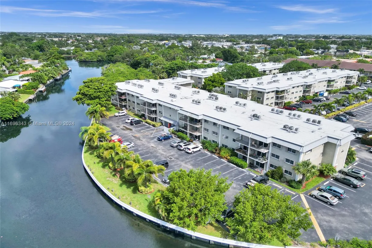 South Florida Real Estate | View 3004 NE 5th Ter, 315-C | 2 Beds, 2 Baths
