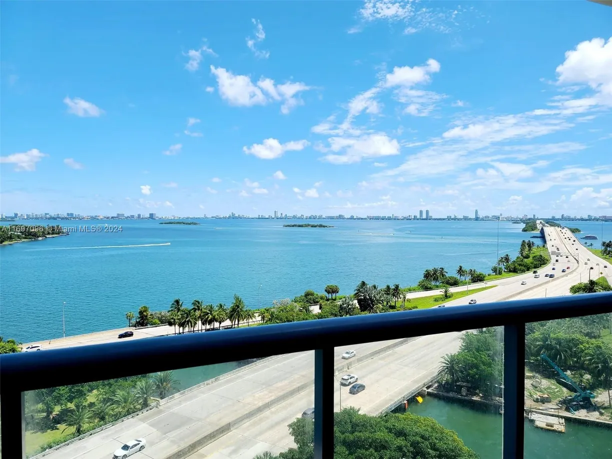 South Florida Real Estate | View 601 NE 36th St, 1211 | 1 Bed, 1 Bath