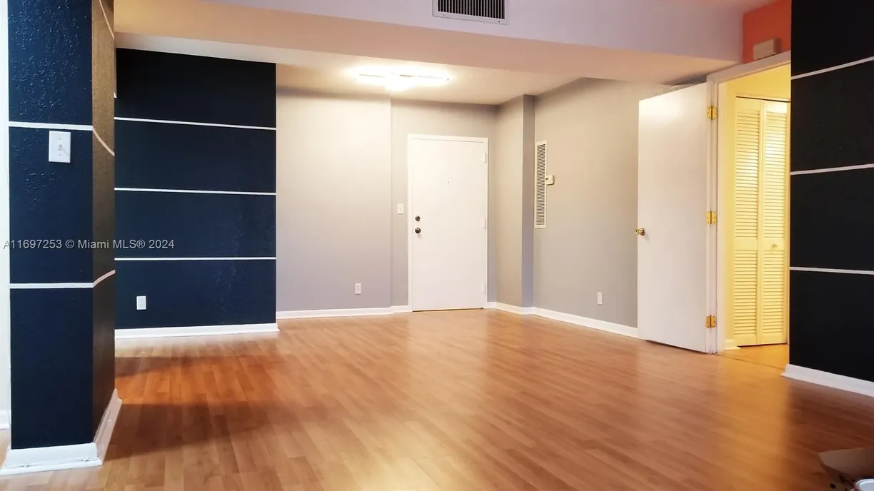 South Florida Real Estate | View 1900 Diana Dr, 3E | Listing