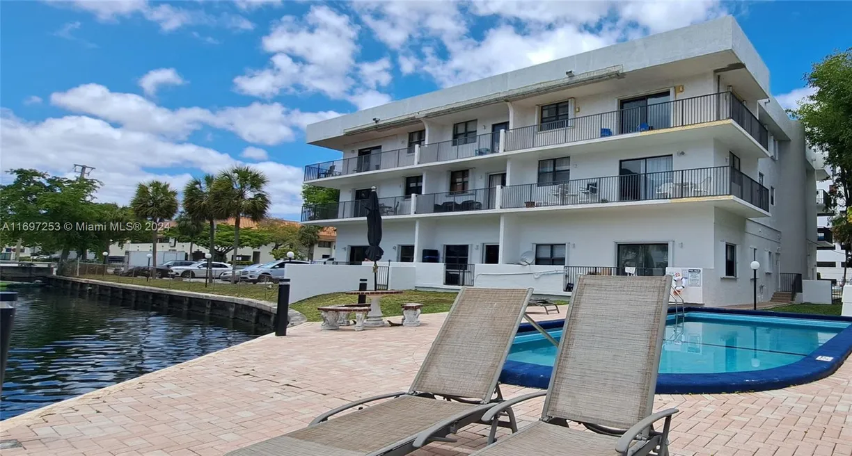 South Florida Real Estate | View 1900 Diana Dr, 3E | 3 Beds, 3 Baths