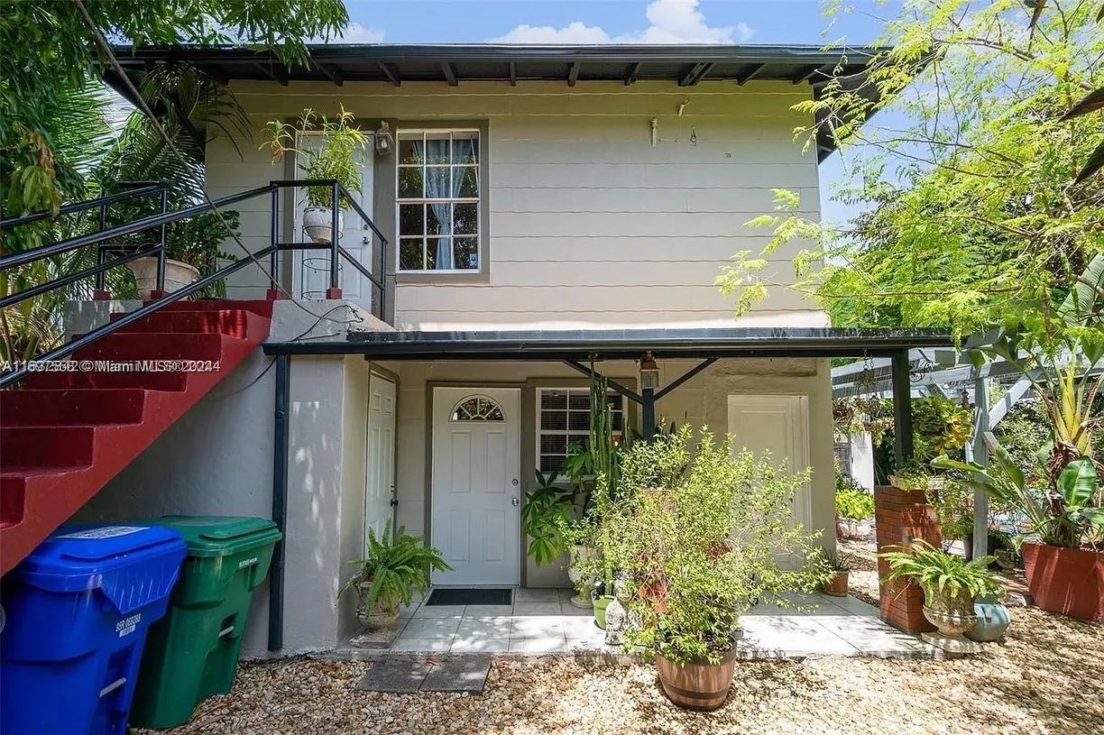 South Florida Real Estate | View 226 SW 6th Ave, 1 | 1 Bed, 1 Bath