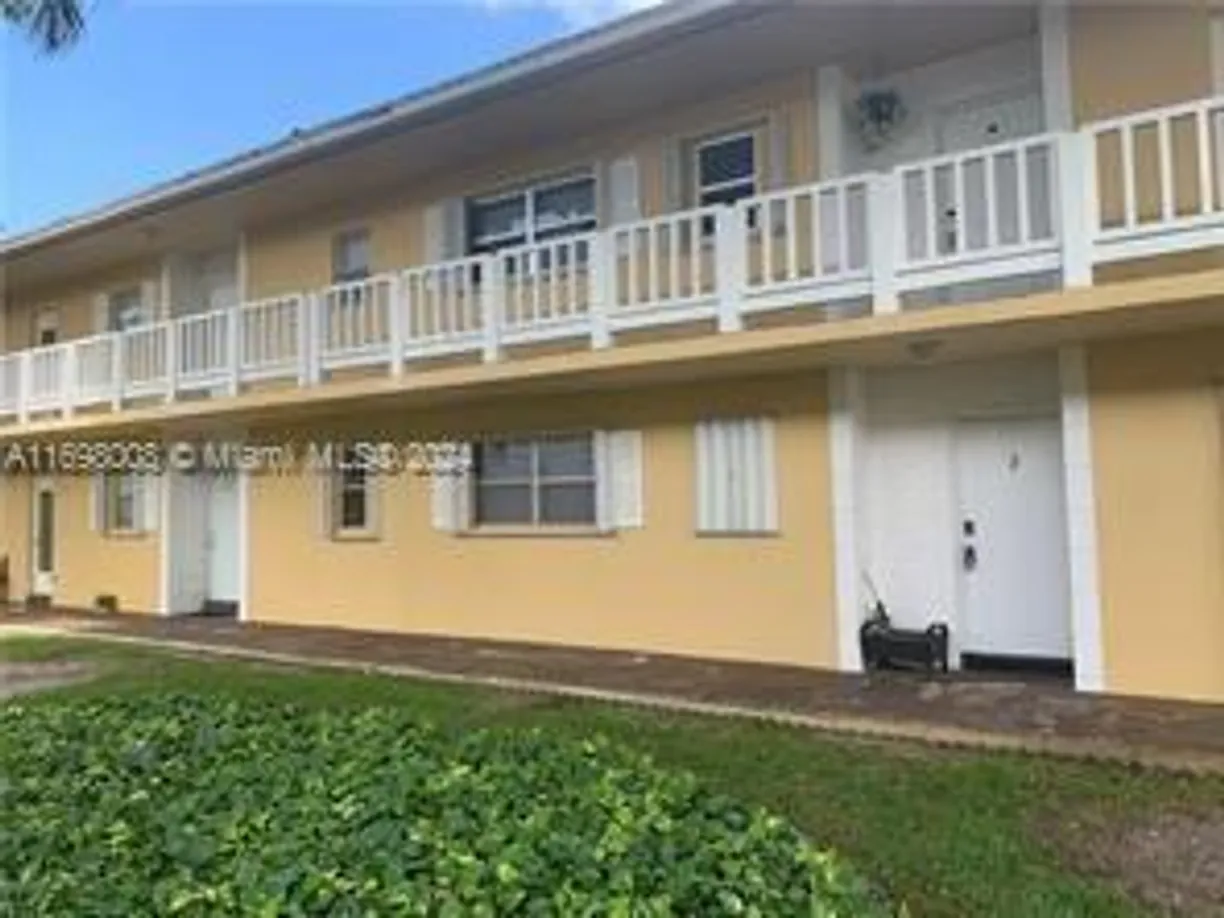 South Florida Real Estate | View 430 SE 2nd Ave, 3 | 2 Beds, 1 Bath
