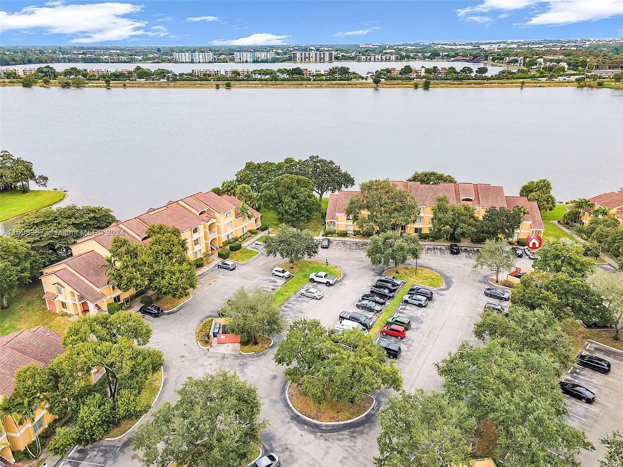 South Florida Real Estate | View 2351 NW 33rd St, 506 | 2 Beds, 2 Baths