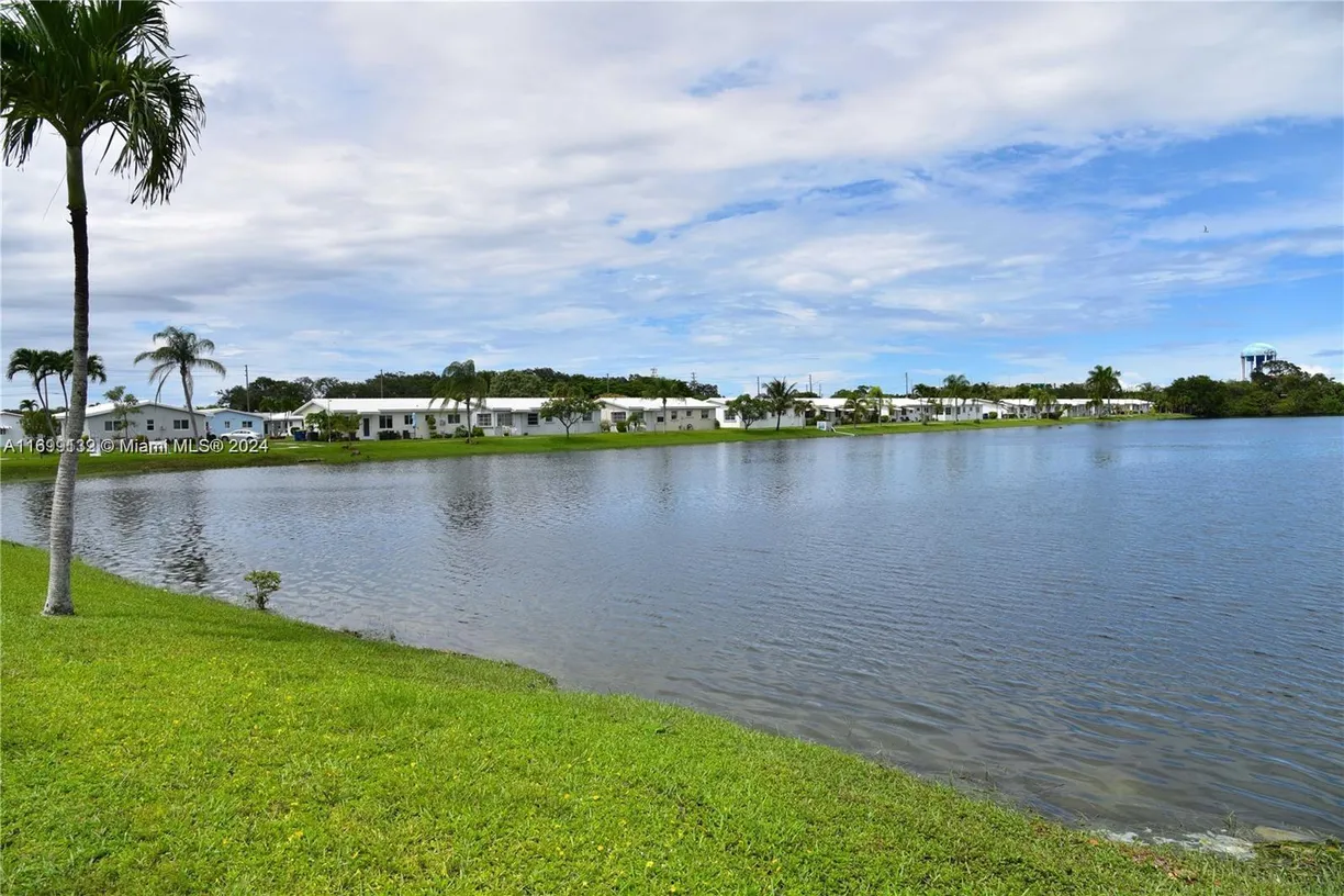 South Florida Real Estate | View 3162 Sheridan Ln, 161 | Listing