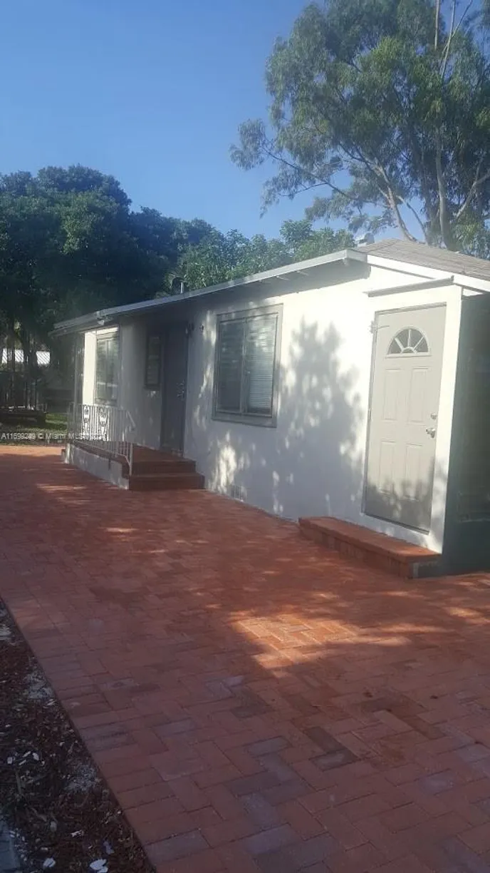 South Florida Real Estate | View 1947 Taft St, B | 2 Beds, 2 Baths