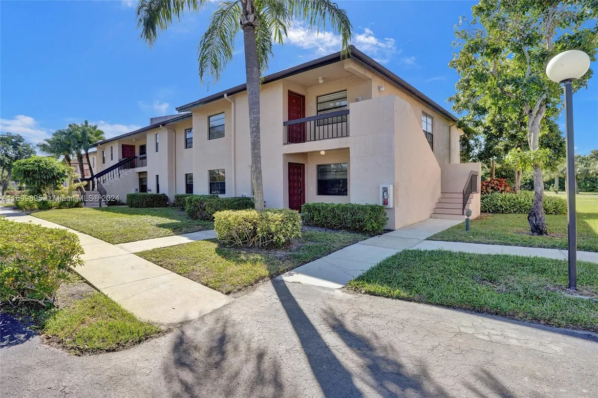 South Florida Real Estate | View 9280 Vista Del Lago, G | 2 Beds, 2 Baths