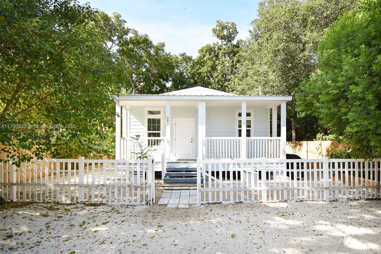 South Florida Real Estate | View 35 Rose Pl | 3 Beds, 2 Baths