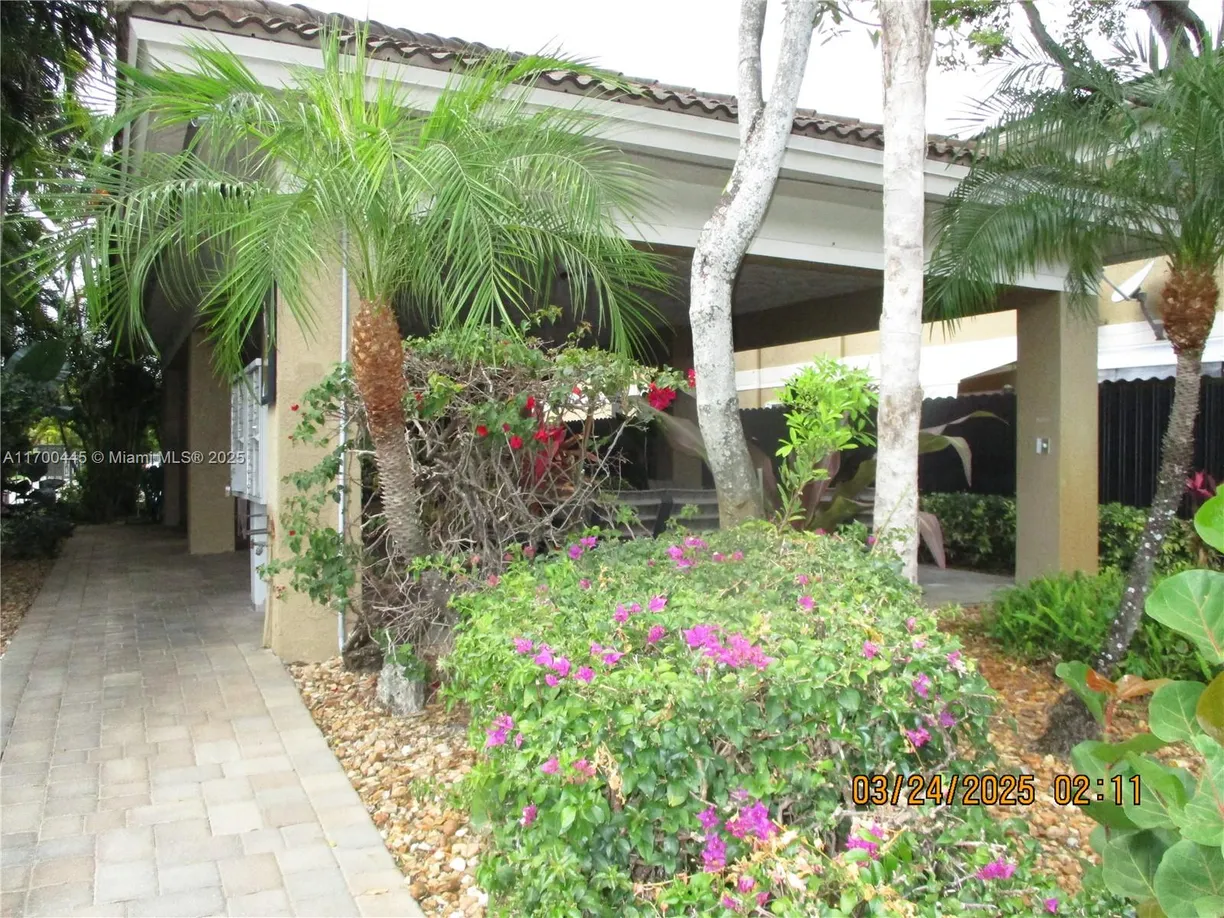 South Florida Real Estate | View 4802 Washington St, 2 | 2 Beds, 2 Baths