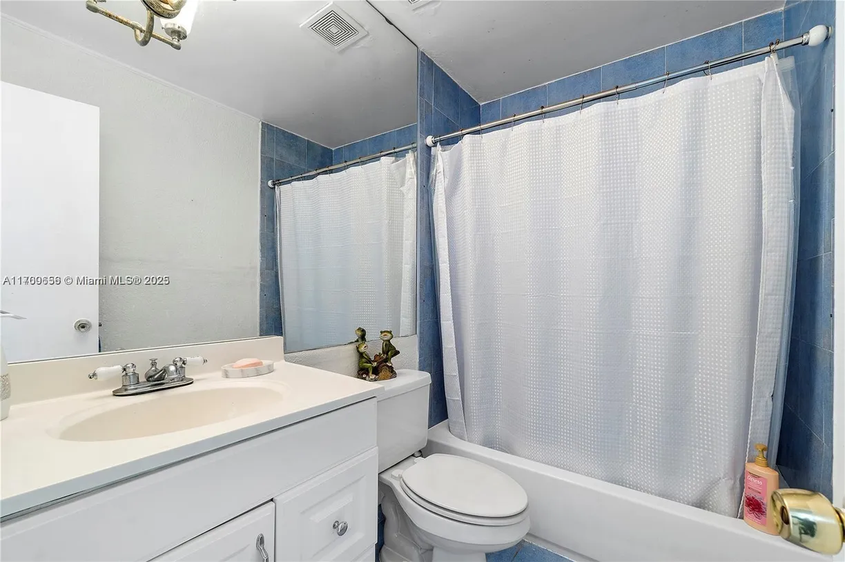 South Florida Real Estate | View 5236 NE 6th Ave, G25 | 2 Beds, 1 Bath