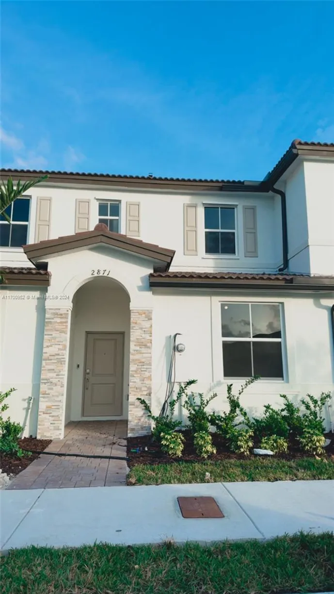South Florida Real Estate | View 2871 SE 26 Pl | 3 Beds, 3 Baths