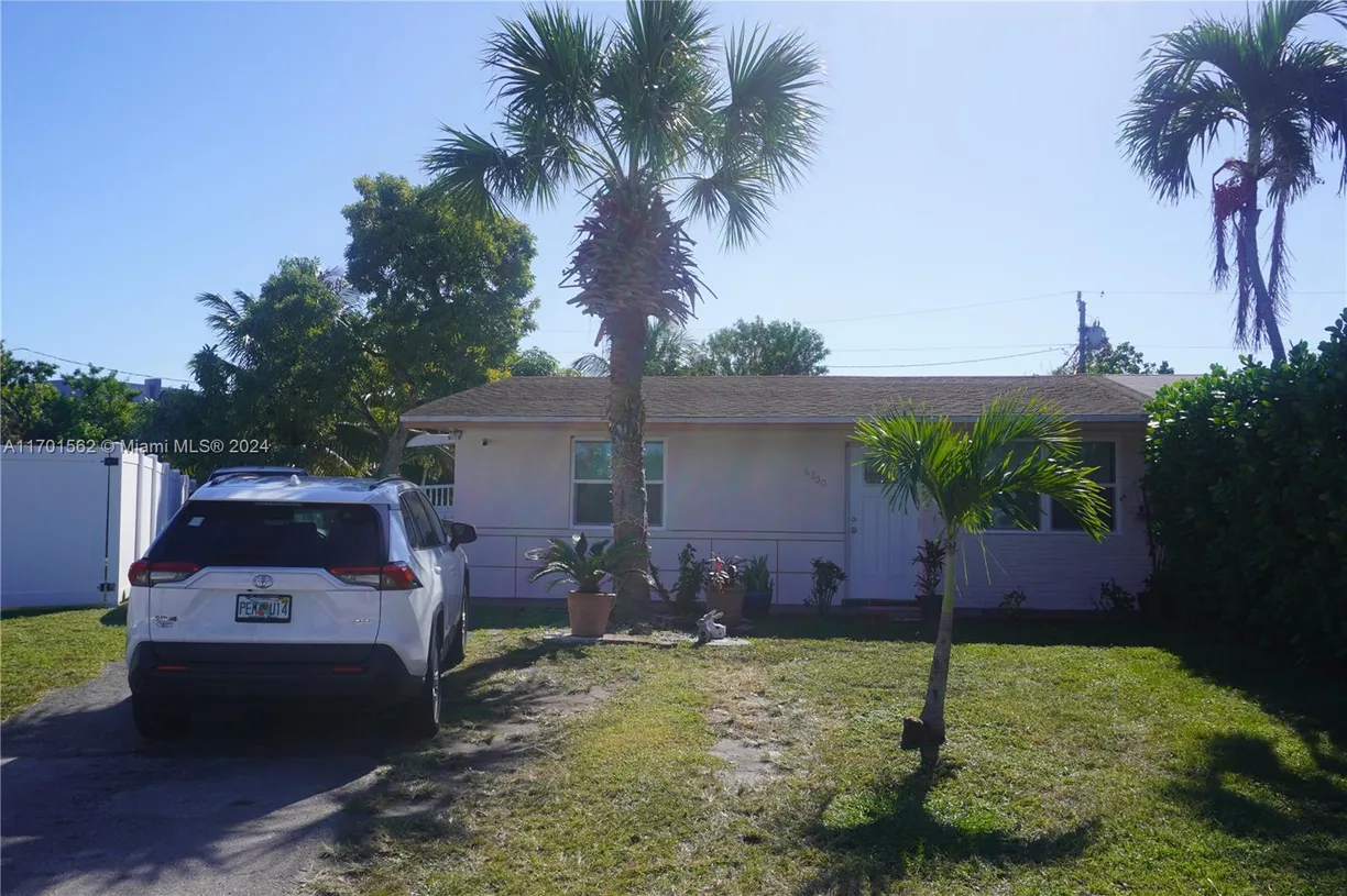 South Florida Real Estate | View 6250 SW 20th St | 2 Beds, 1 Bath