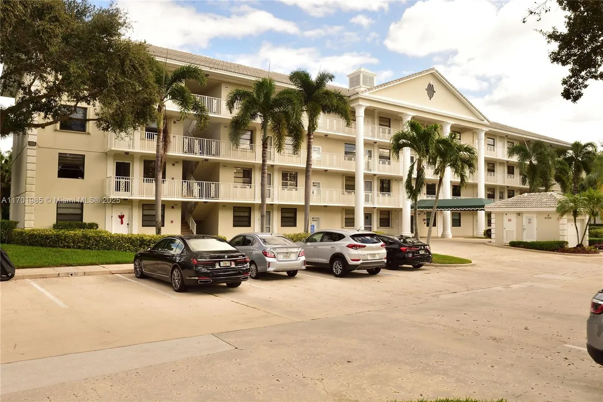 South Florida Real Estate | View 6085 Balboa Cir, 402 | 2 Beds, 2 Baths