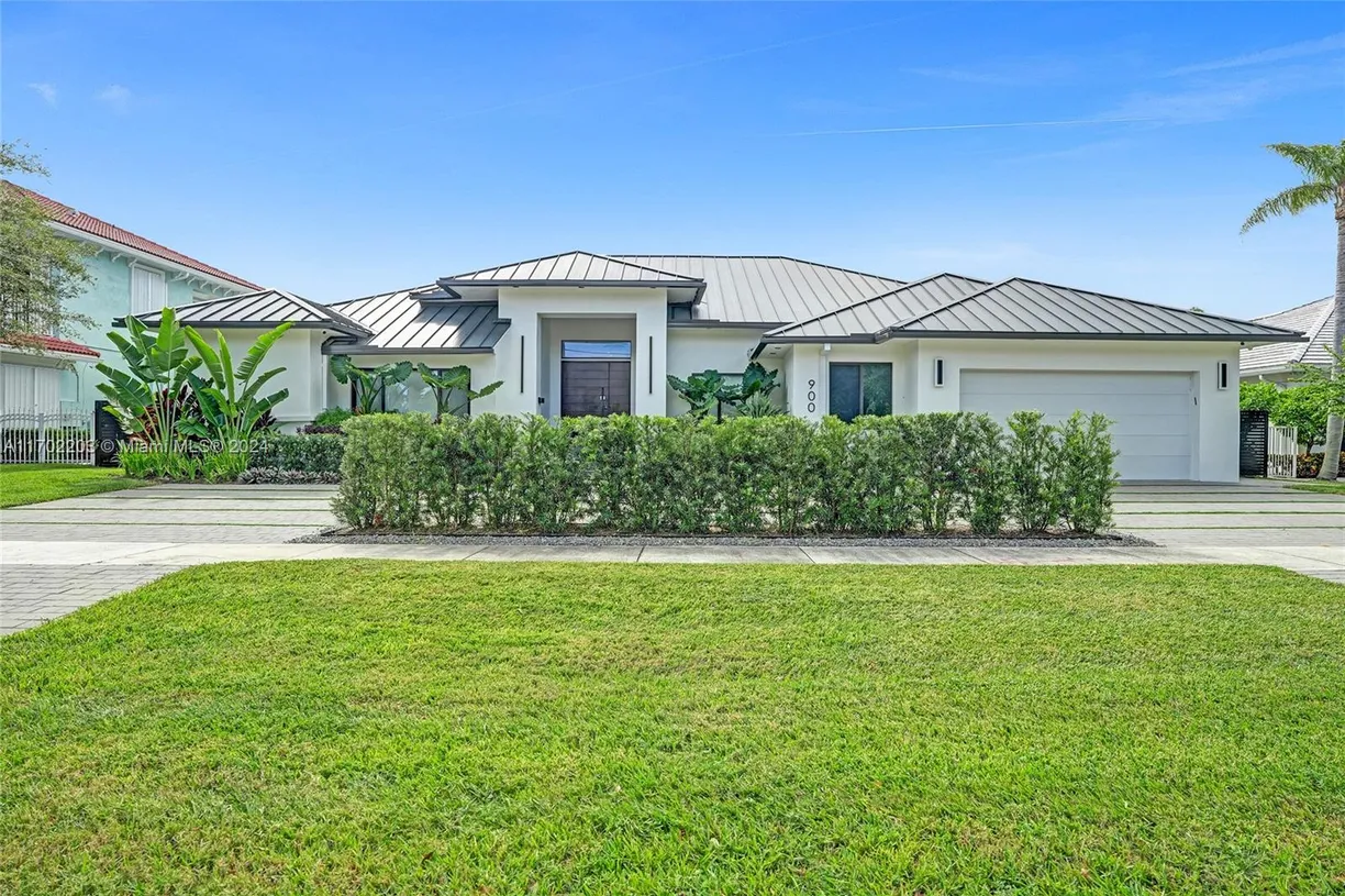 South Florida Real Estate | View 900 Washington St | 4 Beds, 4 Baths
