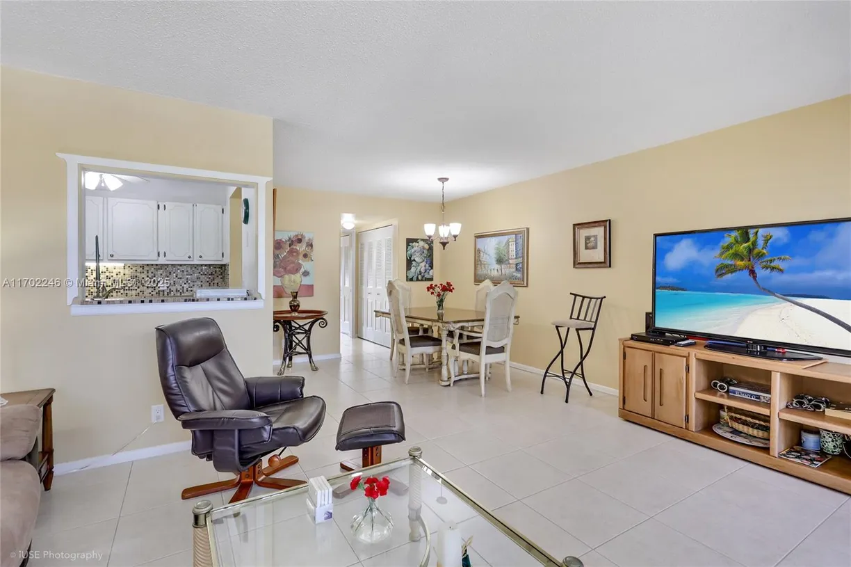 South Florida Real Estate | View 414 Windsor R, 414 | Listing
