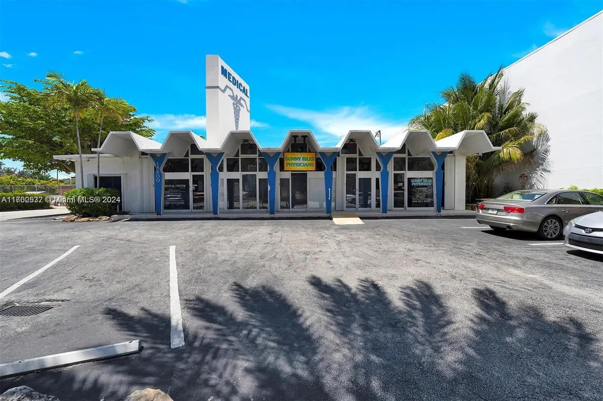 South Florida Real Estate | View 18600 Collins Ave