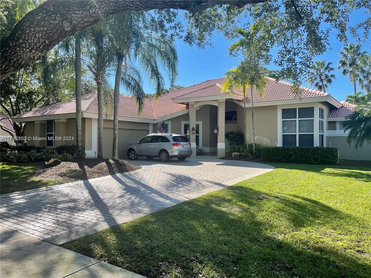 South Florida Real Estate | View 1207 S Manor Dr S | 5 Beds, 4 Baths